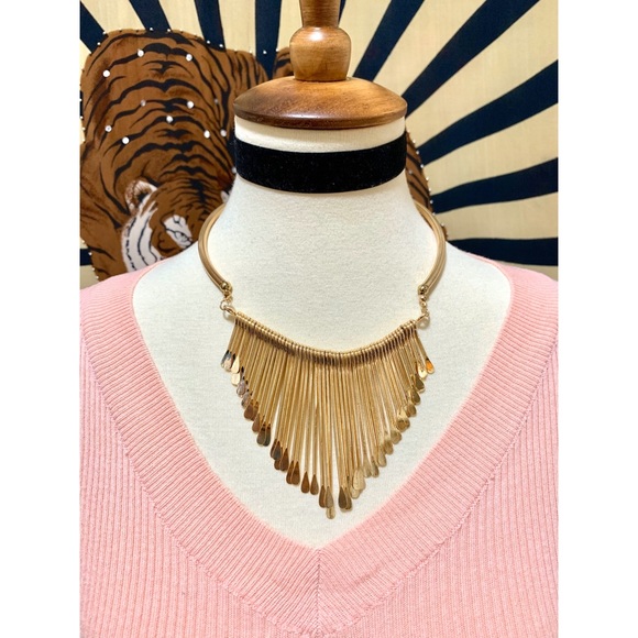 π Stylish modern necklace - Picture 1 of 5